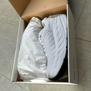 Brand new never worn Ladies Hoka.